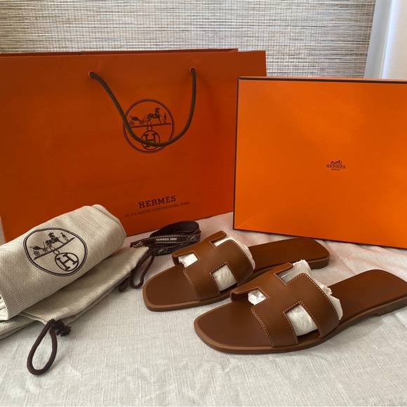 Hermes Oran Sandal, Brown (Gold) Size EU 39, US 8 - Picture 2 of 9